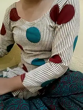Snapshot of Seema_yadav01 chatting on 06/05/26, 05:12 Seema yadav01 online show from 06/05/26, 05:12