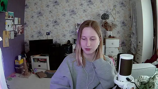 DeidraMeja online show from 05/27/26, 12:34