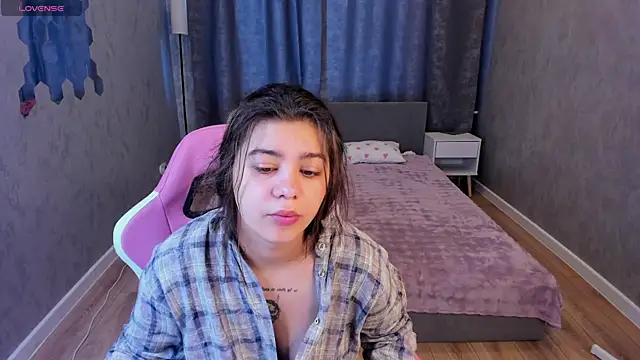 Trisha Moore online show from 08/04/26, 01:21