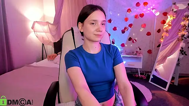 Snapshot of Elvienne chatting on 07/13/26, 03:06 Elvienne online show from 07/13/26, 03:06
