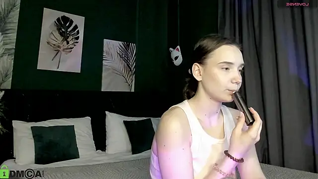 Snapshot of Elvienne chatting on 05/22/26, 03:37 Elvienne online show from 05/22/26, 03:37