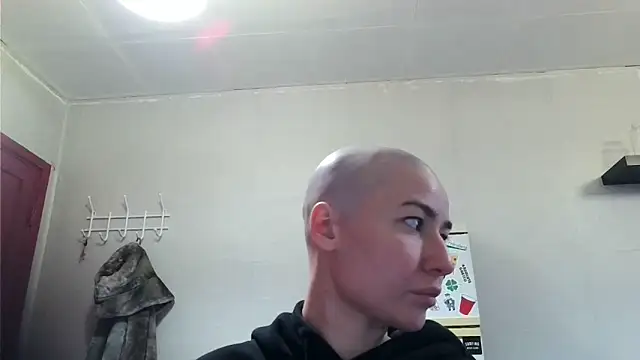 Julia Bright online show from 04/30/26, 05:09