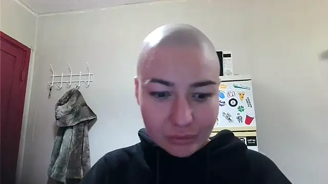 Julia Bright online show from 04/30/26, 08:57