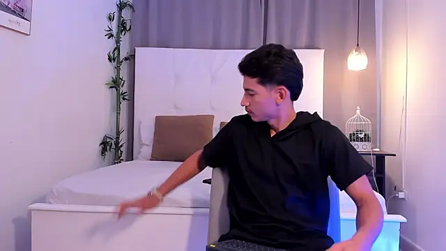 Alejo-and-Thiago online show from 07/18/26, 12:14