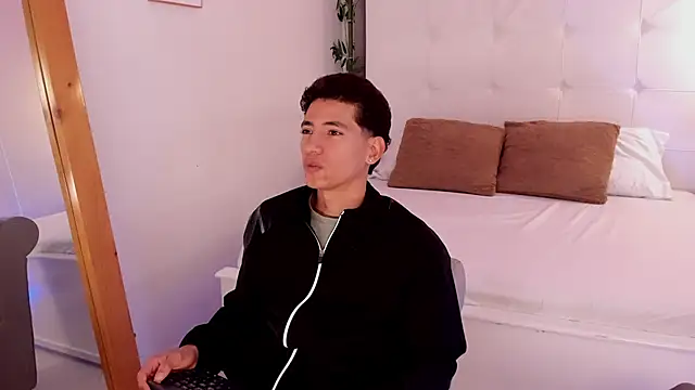 Alejo-and-Thiago online show from 06/08/26, 01:11