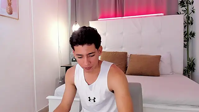 Alejo-and-Thiago online show from 06/15/26, 01:44