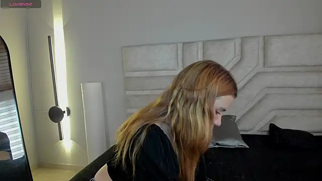 Snapshot of _zoe_3 chatting on 07/15/26, 01:18 zoe 3 online show from 07/15/26, 01:18