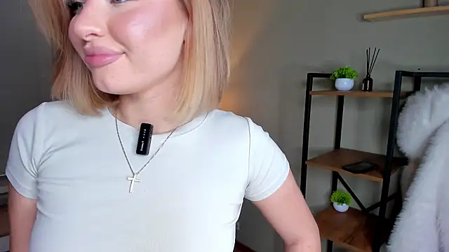 BossyPeach online show from 06/19/26, 04:02