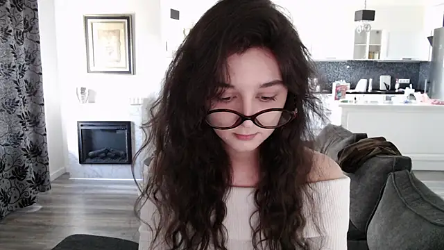 cute lilia online show from 05/03/26, 12:42