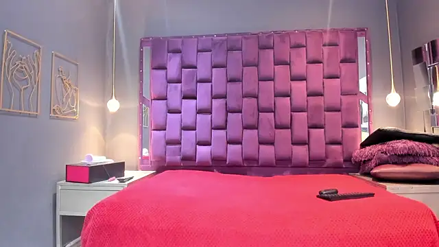 AlesiaLara online show from 06/25/26, 07:08