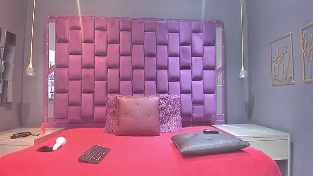 AlesiaLara online show from 06/14/26, 07:04