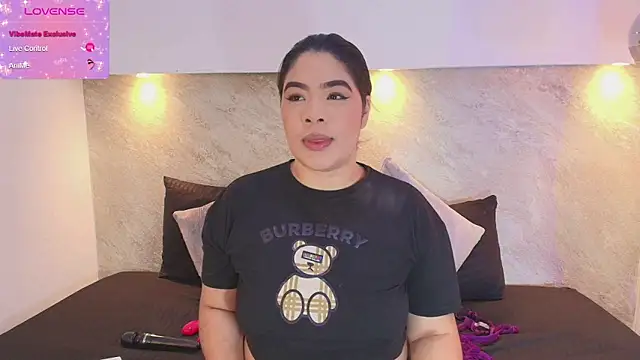 Snapshot of Emma__becket1 chatting on 06/21/26, 03:56 Emma becket1 online show from 06/21/26, 03:56