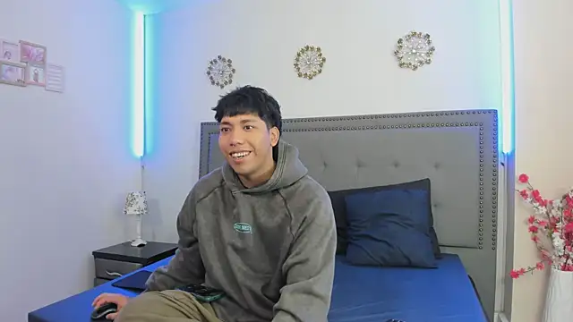 Snapshot of jhoan_evanss chatting on 06/19/26, 04:07 jhoan evanss online show from 06/19/26, 04:07