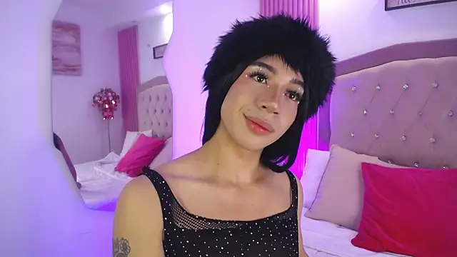Snapshot of Khloe_Dangel chatting on 05/18/26, 05:56 Khloe Dangel online show from 05/18/26, 05:56