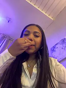 Snapshot of Dulcerouss__ chatting on 06/27/26, 11:38 Dulcerouss online show from 06/27/26, 11:38