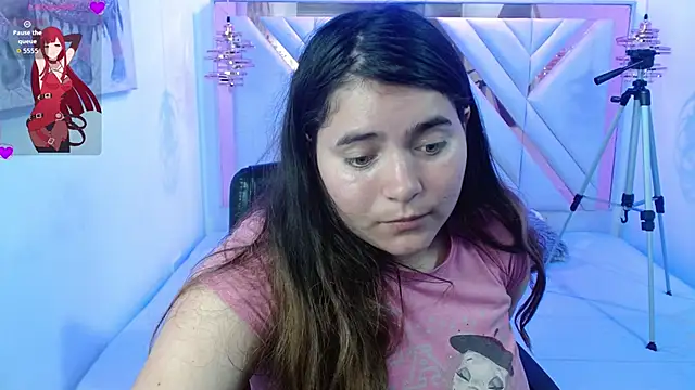 Laurha  online show from 06/10/26, 07:37