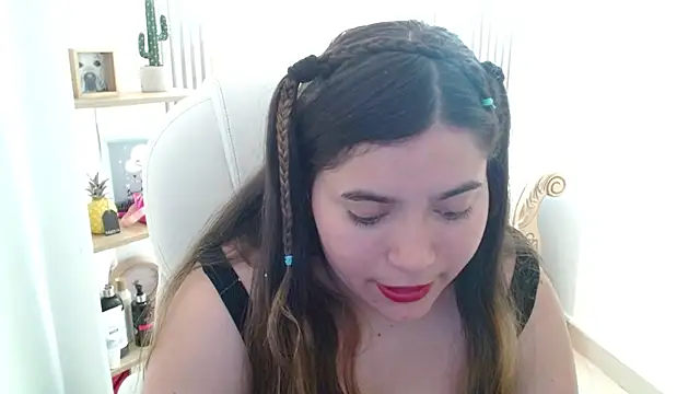 Laurha  online show from 05/18/26, 07:51