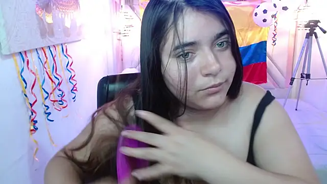 Laurha  online show from 06/20/26, 07:41