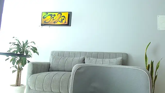 Snapshot of pielcanela361 chatting on 05/11/26, 02:45 pielcanela361 online show from 05/11/26, 02:45