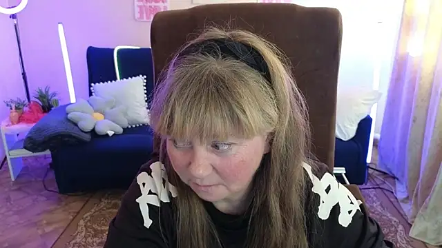 Melania Cook online show from 05/13/26, 02:57