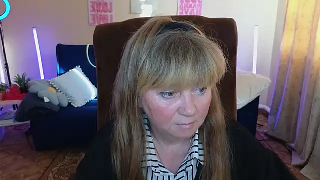 Melania Cook online show from 05/15/26, 02:26