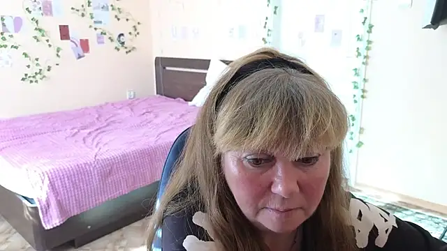 Melania Cook online show from 05/18/26, 04:18