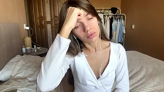 Snapshot of TrishIsaac chatting on 05/22/26, 06:22 TrishIsaac online show from 05/22/26, 06:22