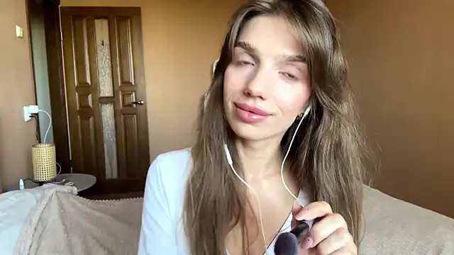 Snapshot of TrishIsaac chatting on 06/01/26, 06:35 TrishIsaac online show from 06/01/26, 06:35