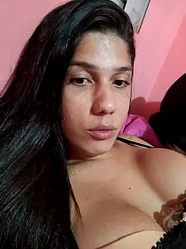 Snapshot of nessaflors2 chatting on 05/02/26, 01:44 nessaflors2 online show from 05/02/26, 01:44