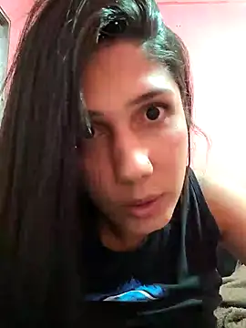 Snapshot of nessaflors2 chatting on 05/13/26, 01:23 nessaflors2 online show from 05/13/26, 01:23