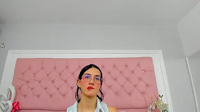 Snapshot of SarahDoll__ chatting on 06/16/26, 03:12 SarahDoll online show from 06/16/26, 03:12
