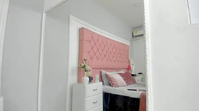 SarahDoll   online show from 07/06/26, 01:51