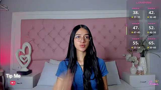 Snapshot of SarahDoll__ chatting on 05/08/26, 12:20 SarahDoll online show from 05/08/26, 12:20
