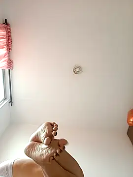 Ari vibesX online show from 05/08/26, 06:45