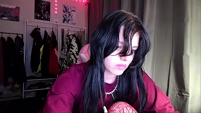 VeIvetLure online show from 05/18/26, 04:23