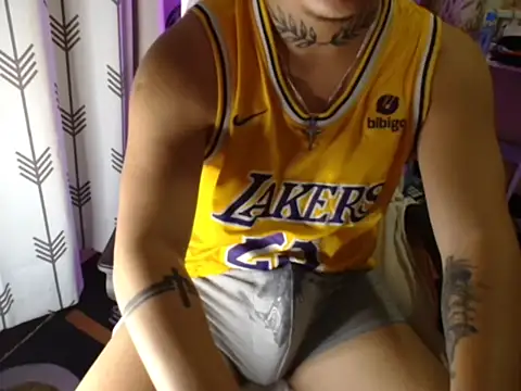 Snapshot of Ashtonfuckingboi chatting on 07/07/26, 10:52 Ashtonfuckingboi online show from 07/07/26, 10:52