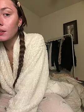 daisycollins online show from 05/06/26, 12:42