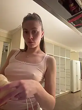 daisycollins online show from 06/10/26, 09:32