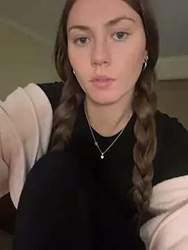 daisycollins online show from 06/08/26, 11:11