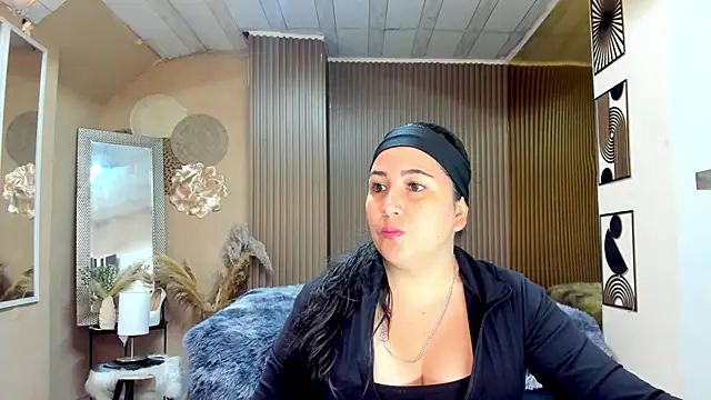 Snapshot of BBWLuxuryMuse chatting on 06/02/26, 11:21 BBWLuxuryMuse online show from 06/02/26, 11:21