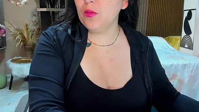 Snapshot of BBWLuxuryMuse chatting on 05/19/26, 11:50 BBWLuxuryMuse online show from 05/19/26, 11:50