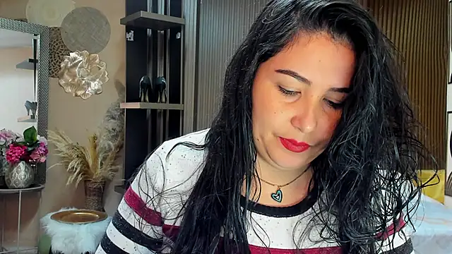Snapshot of BBWLuxuryMuse chatting on 05/20/26, 11:40 BBWLuxuryMuse online show from 05/20/26, 11:40