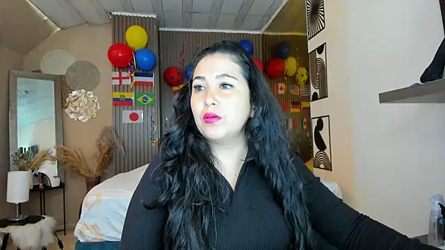 Snapshot of BBWLuxuryMuse chatting on 06/17/26, 11:42 BBWLuxuryMuse online show from 06/17/26, 11:42