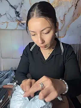 Julieth ec online show from 07/28/26, 12:59