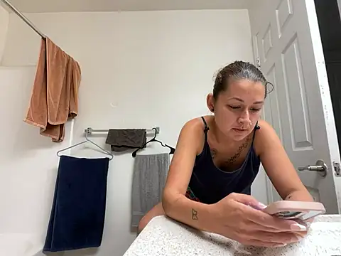 Baybeecakes online show from 05/17/26, 04:01