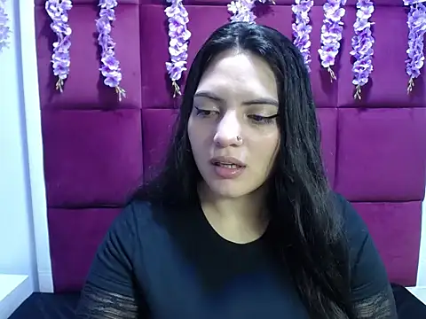 Isabella Mora  online show from 05/09/26, 03:54