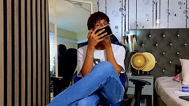 Alex Bloom online show from 06/10/26, 07:37