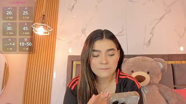 Mia Rodriguezz  online show from 06/18/26, 03:38