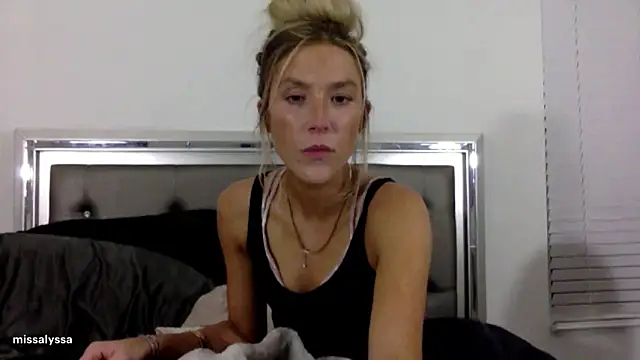 Misss alyssaaa online show from 06/17/26, 04:12