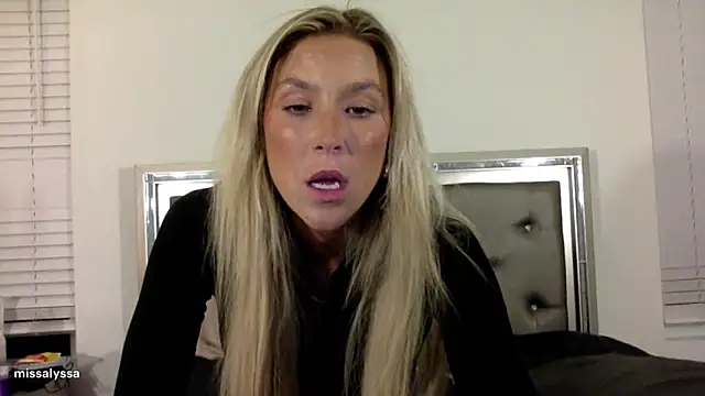 Misss alyssaaa online show from 06/10/26, 04:13